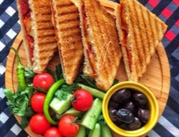 Sucuklu Tost
